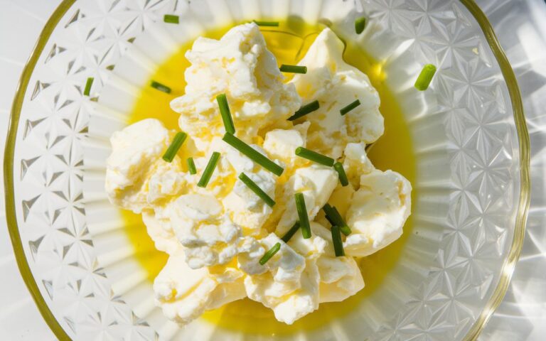 Ani limy, ani kamienia: prosty sposób na naostrzenie noży w 30 sekund tym, co masz już w kuchni