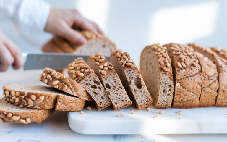 Ani piekarnik, ani toster: trik piekarza na rozmrożenie chleba w 30 sekund