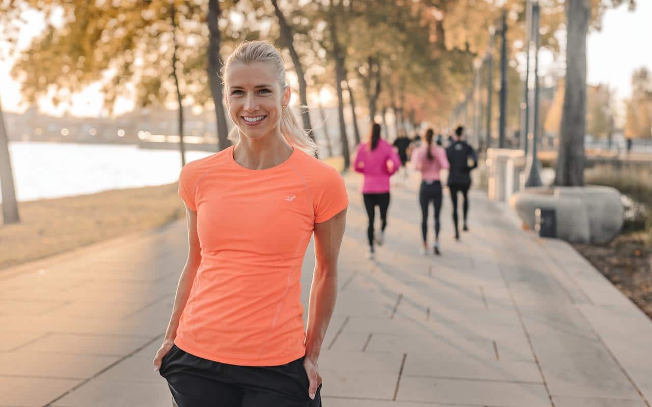 Czy należy chodzić często czy długo? Odpowiedź naukowców może cię zaskoczyć