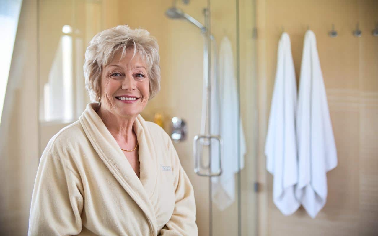 Higiena po 65 roku życia: jak często brać prysznic dla optymalnego zdrowia?