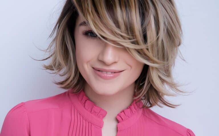 Jestem fryzjerem i oto 3 fryzury, które najbardziej postarzają kobiety po 50 roku życia