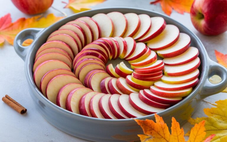 Miękki placek jabłkowy: sekret złotego, puszystego i domowego deseru bez komplikacji tej jesieni