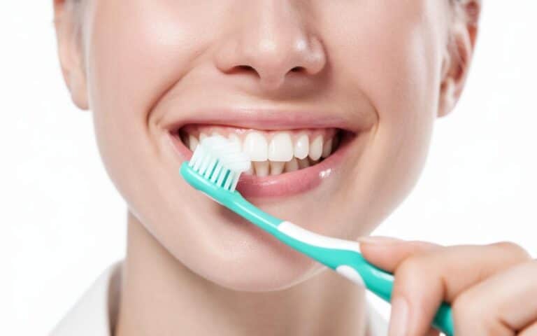 Ten błąd, który wszyscy popełniamy podczas mycia zębów, zwiększa ryzyko próchnicy