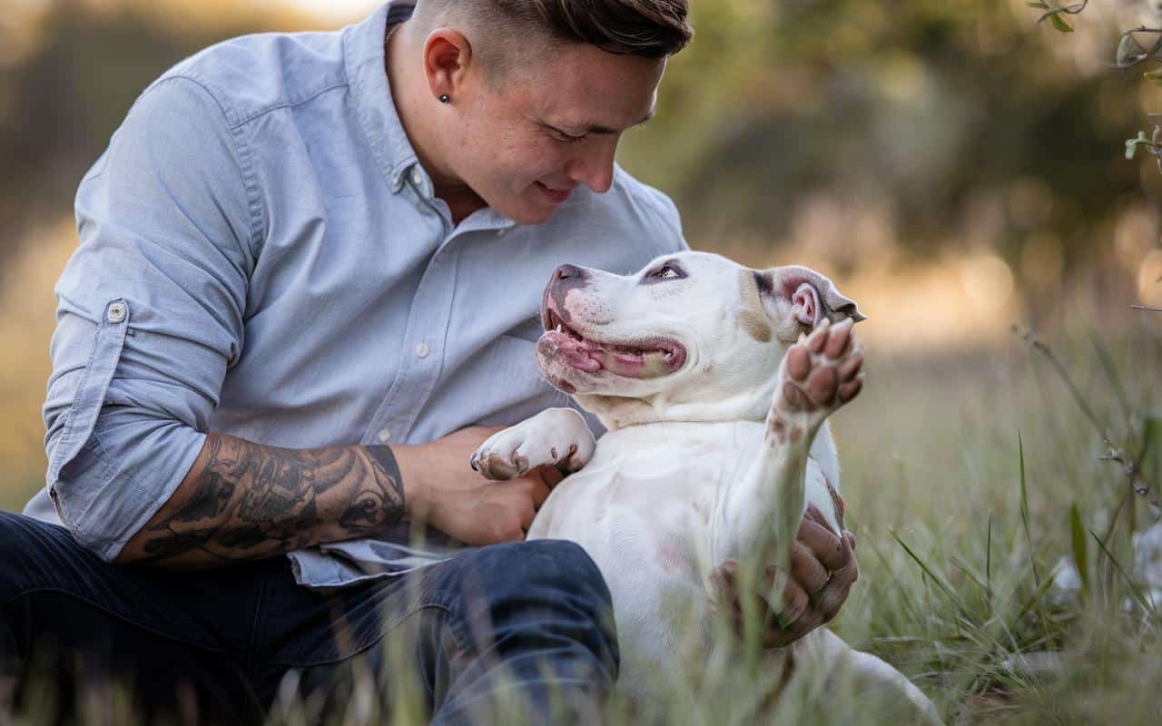 Według psychologii, osoby, które rozmawiają ze swoimi zwierzętami jak z ludźmi, często wykazują te 8 cech