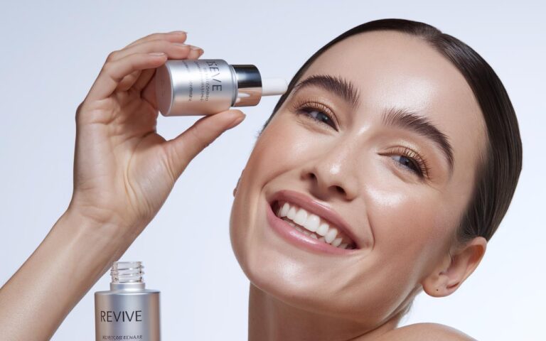 Żegnaj zmarszczki, to serum o podwójnym stężeniu kwasu hialuronowego zwiększa jędrność skóry o 95%